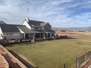 Exterior - Sleeps 24 | New | Amazing Kitchen | Pool | Lazy River | Mini Golf (Washington)