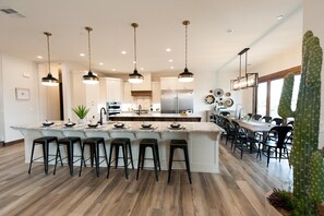 Dining - Sleeps 24 | New | Amazing Kitchen | Pool | Lazy River | Mini Golf (Washington)