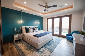8 bedrooms, desk, iron/ironing board, travel crib