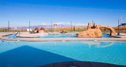 Sleeps 24| Brand new| AMAZING KITCHEN| Pool | Lazy River | Mini Golf