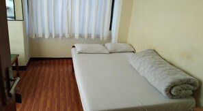 Kamar Double Basic | Brankas dan Wi-Fi gratis