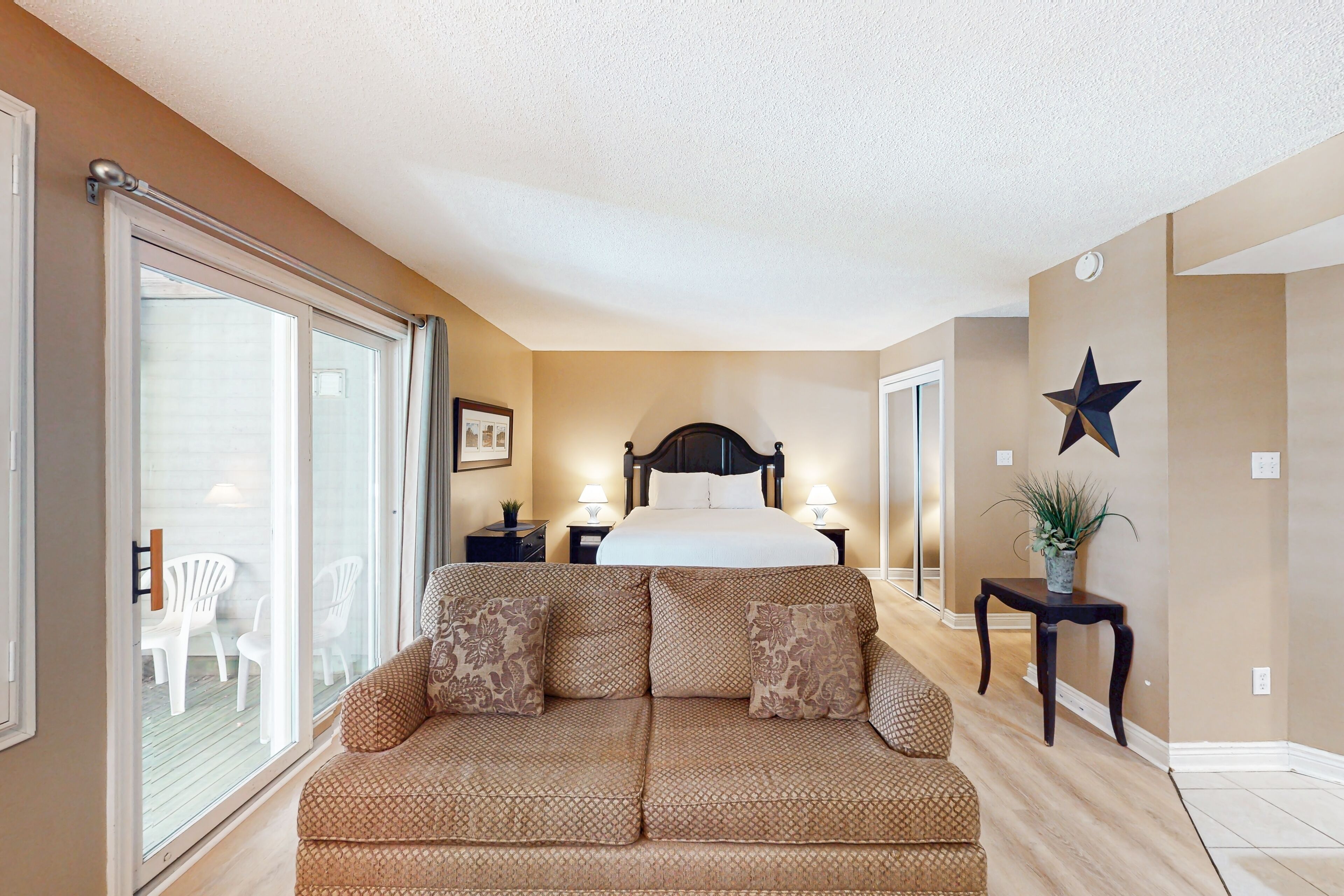 Iron/ironing board, internet, bed sheets