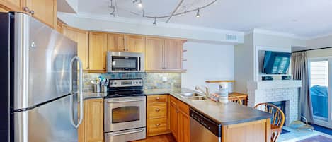 Fridge, microwave, oven, stovetop