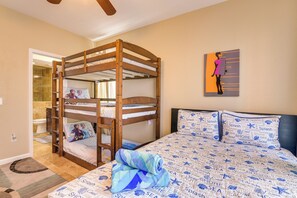 1 bedroom, iron/ironing board, Internet, bed sheets - Steps to Beach & Seawall! Galveston Condo w/ Pool (Galveston)