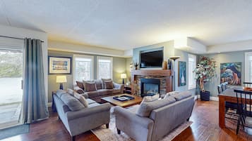 Télévision, cheminée