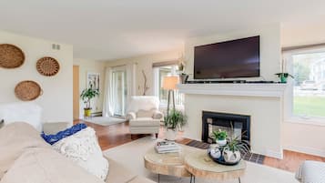 Televisie en een open haard