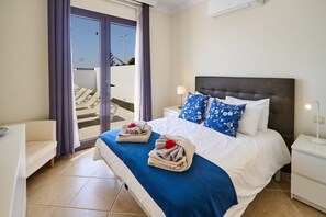 4 chambres, coffres-forts dans les chambres, fer et planche à repasser