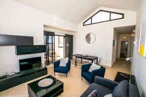 Una televisión, un reproductor de DVD