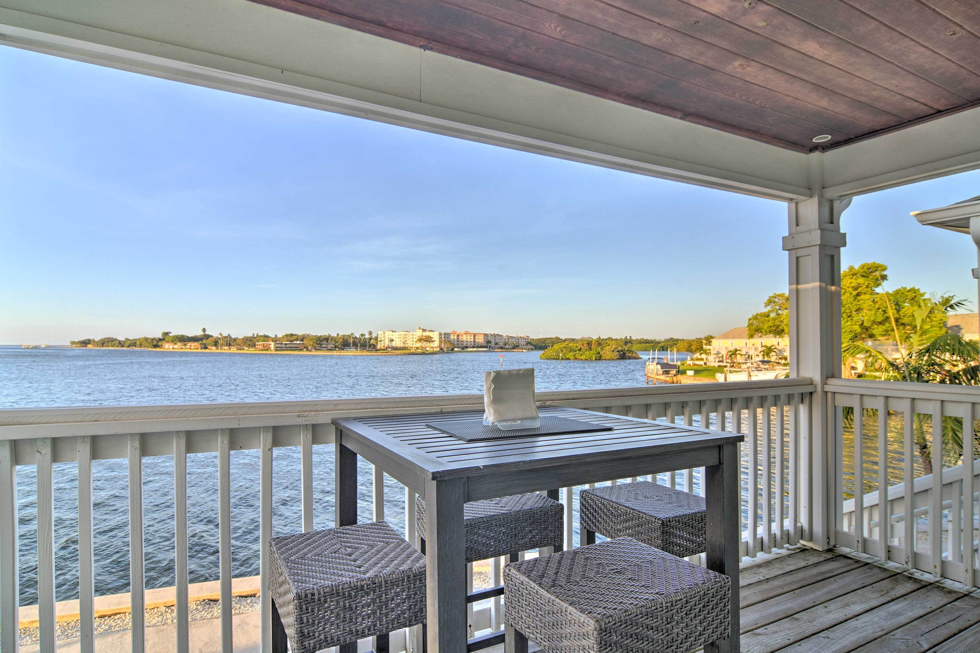 Bayfront Condo 3 Mi to Downtown St. Petersburg