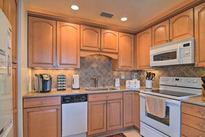 Geladeira, micro-ondas, cooktop, lava-louças