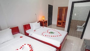 Quadruple Room | WiFi (free), bed sheets - Flamingo Garden Homestay (Da Nang)