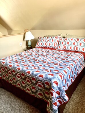 2 室のベッドルーム、アイロン / アイロン台、WiFi、ベッドシーツ