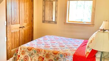 2 Schlafzimmer, BĂŒgeleisen/BĂŒgelbrett, WLAN, BettwĂ€sche