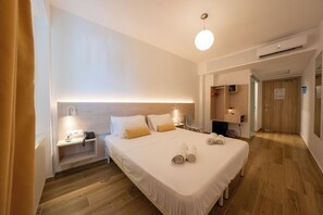 Room - Sissy (Kamena Vourla)