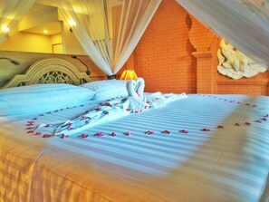 Deluxe Room, Garden View | Individually decorated, desk, soundproofing, bed sheets