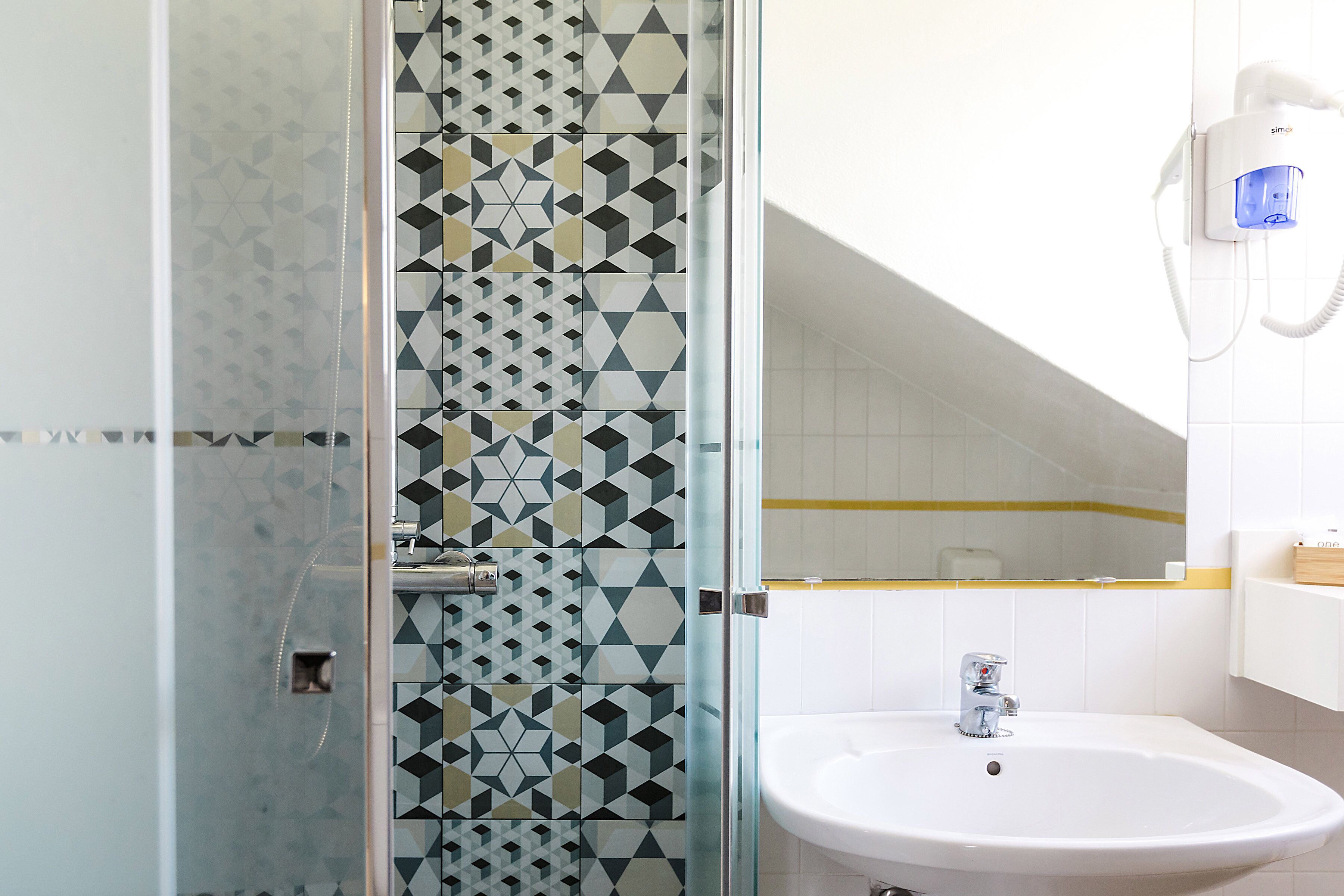 double room (attic) | bathroom | shower, rainfall showerhead, free toiletries, hair dryer