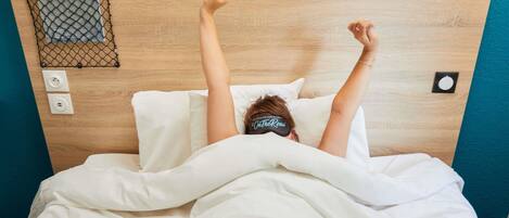 Quarto, 1 cama de casal, banheiro privativo | Escrivaninha, cortinas blackout, quartos à prova de som, berços grátis