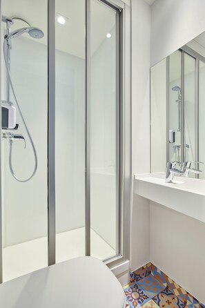 Chambre, 1 lit double, salle de bains privée | Salle de bain