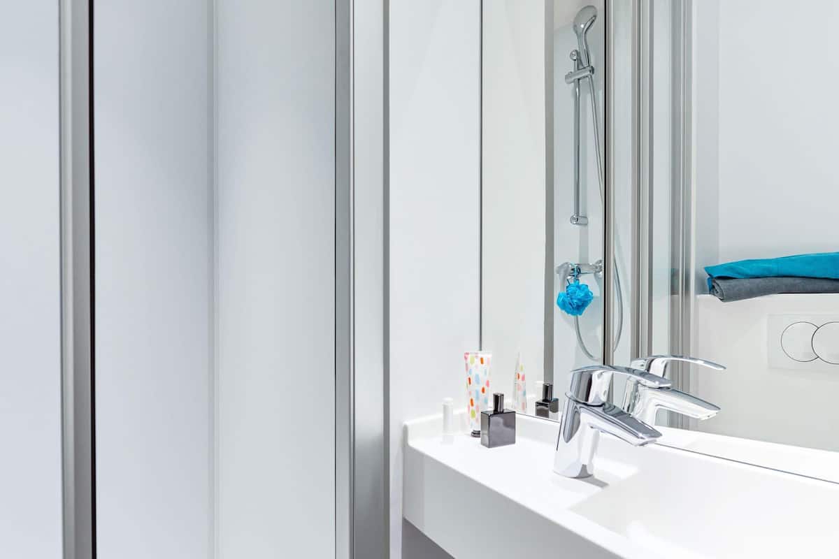 Chambre, 1 lit double, salle de bains privée
