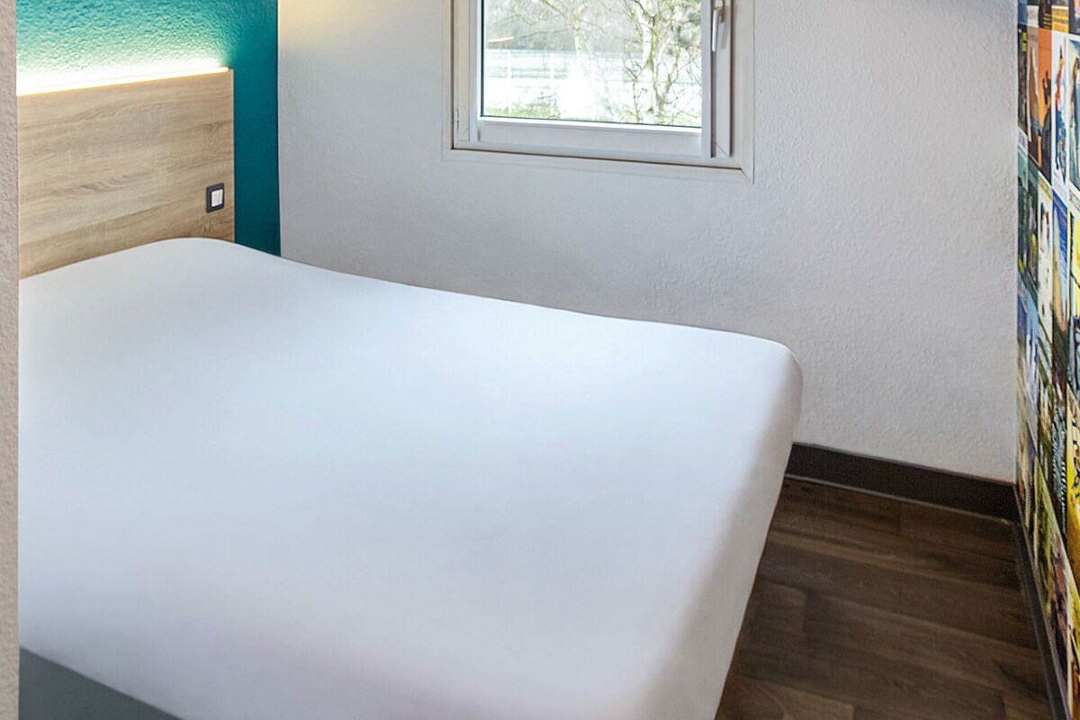 Kamar, 1 Tempat Tidur Double | Meja kerja, tirai kedap cahaya, dan kedap suara