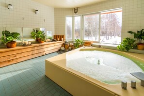 Indoor spa tub