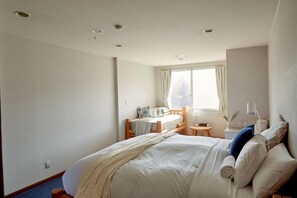 Deluxe Quadruple Room | Individually decorated, free WiFi, bed sheets