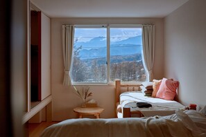 Individually decorated, free WiFi, bed sheets - Canopy Cortina Lodge (Otari)
