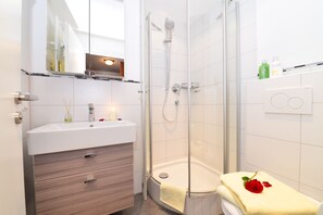Comfort Apartment, 1 Bedroom, Balcony (Standard) | Bathroom | Hair dryer, towels, soap, shampoo - Familienhotel Kleinwalsertal (Mittelberg)