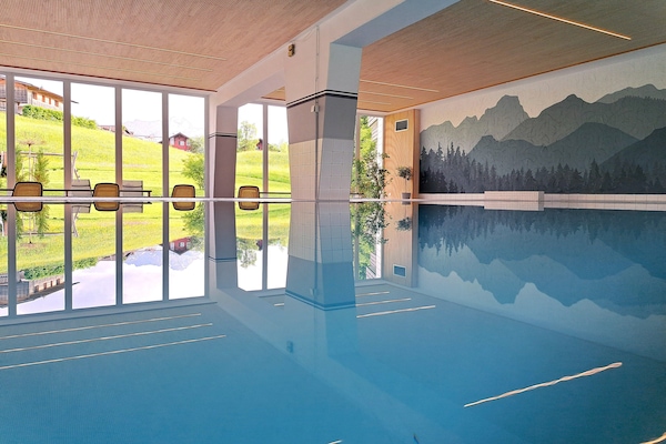 Exercise/lap pool