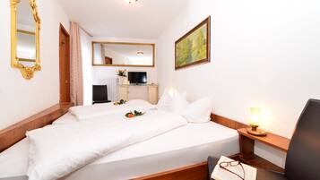 1 bedroom, in-room safe, soundproofing, free WiFi