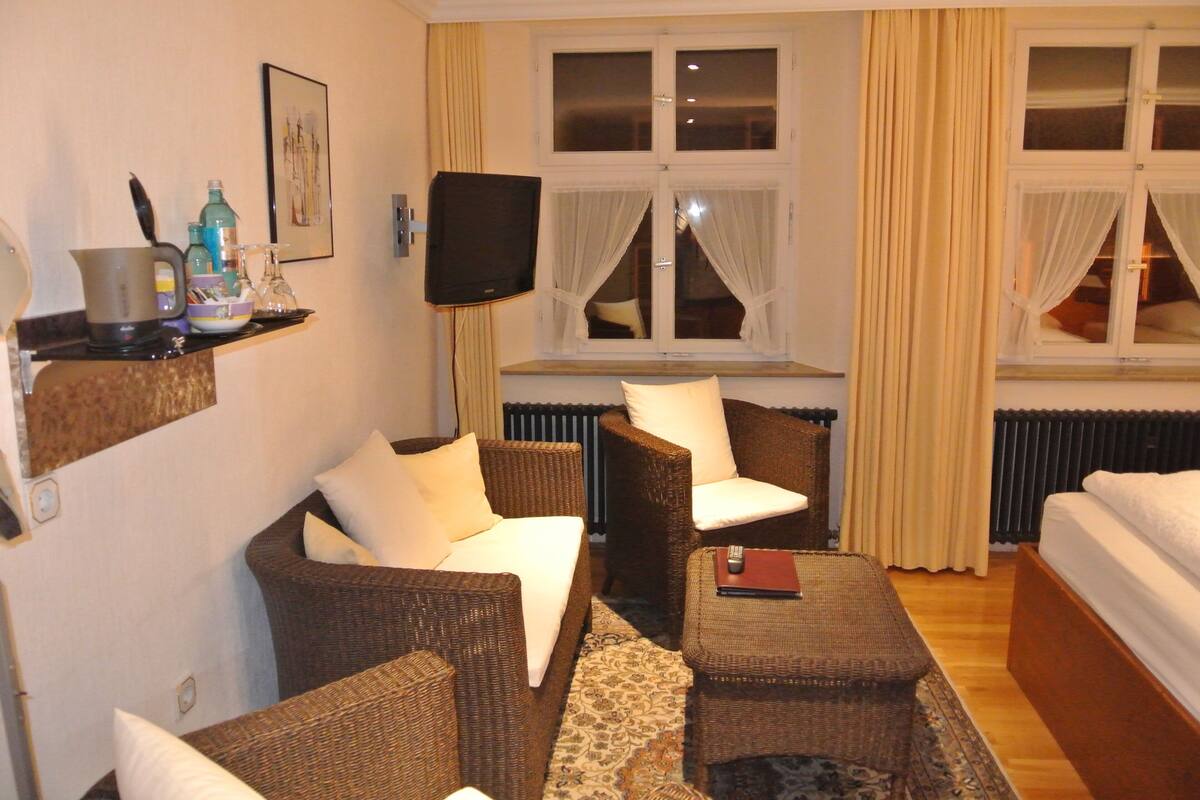 Quadruple Room | Living area