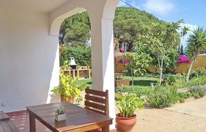 Outdoor dining - Chalet Pilahito with private pool (CONIL DE LA FRONTERA)