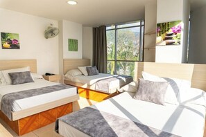 Room - Hotel Alcaravan (Medellin)