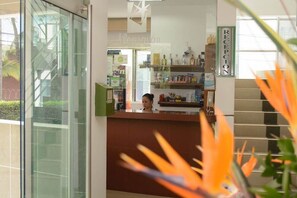 Lobby - Hotel Alcaravan (Medellin)