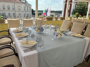 A table set for dining with clear glassware and a floral centerpiece. - Anna Palace (Ruse)