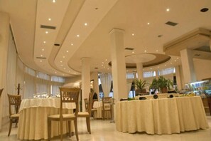 Dining - Akropoli Hotel (Golem)
