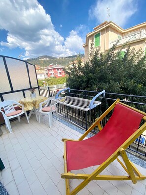 Outdoor dining - Hotel Villa Ada (Borgio Verezzi)