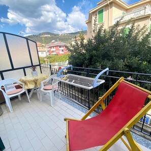 Outdoor dining - Hotel Villa Ada (Borgio Verezzi)