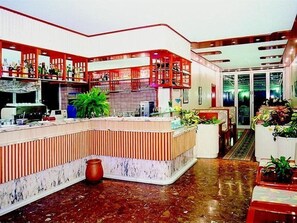 بار (في المنشاة)