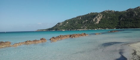 Plage à proximité, chaises longues
