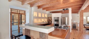 Vast open post and beam cottage CITQ 294676