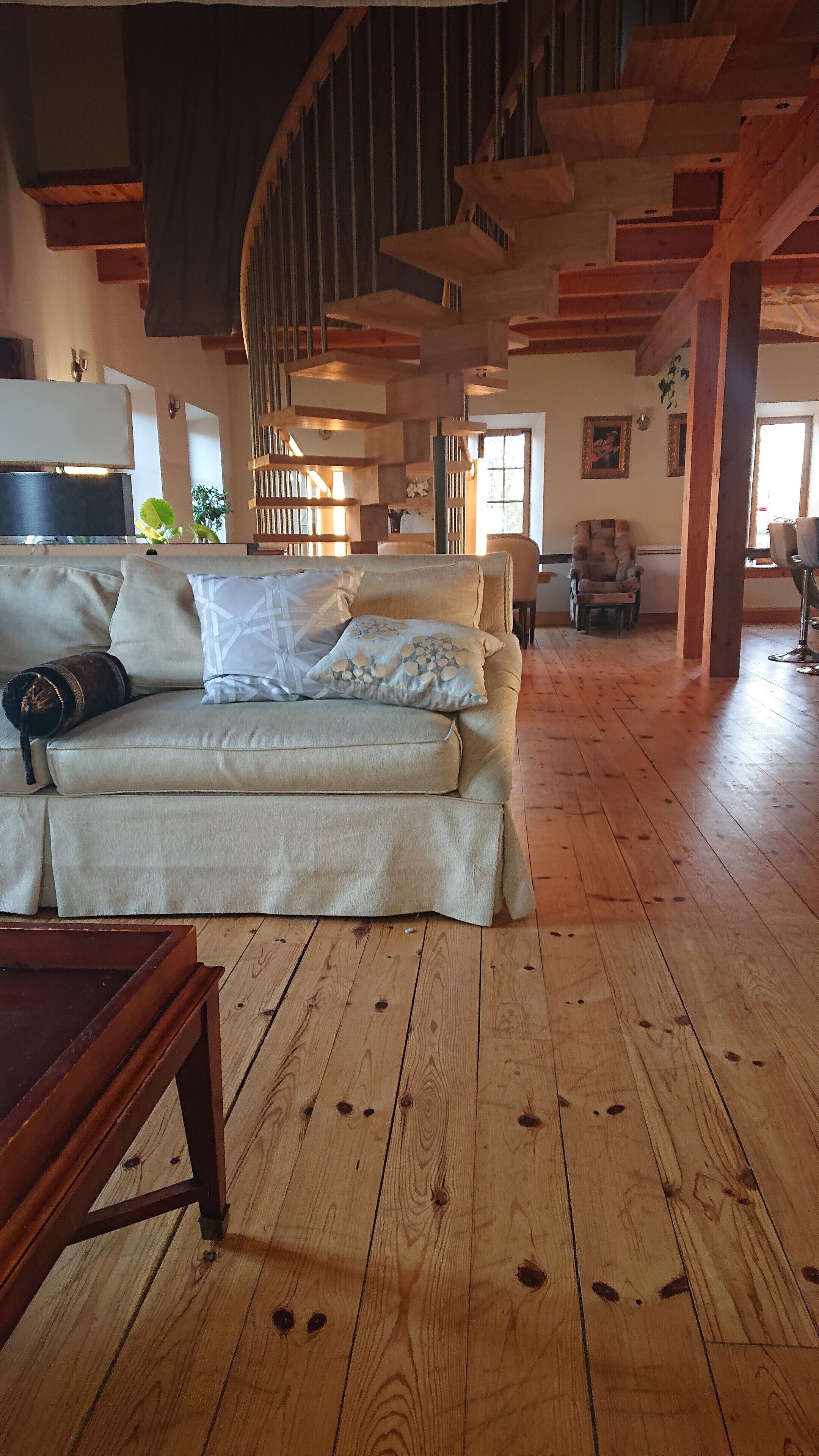 智能电视、书、立体声音响、电脑显示器