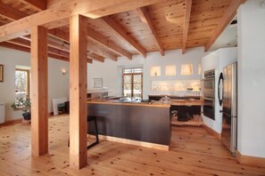 Fridge, microwave, oven, stovetop - Vast open post and beam cottage CITQ 294676 (Stoneham-et-Tewkesbury)