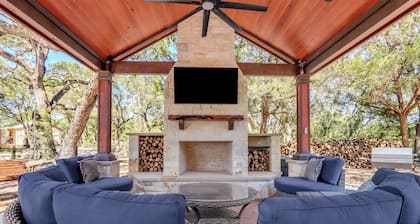 HCPL-Mockingbird I Cabin, Close to Wimbeley Square!