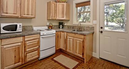 Immaculate kahden makuuhuoneen mökki - Minuutin ylimmän alueen nähtävyyksistä!