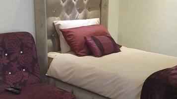 3 bedrooms, iron/ironing board, WiFi, bed sheets