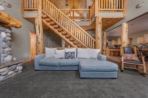 تلفزيون ذكي، مدفأة، مكتب