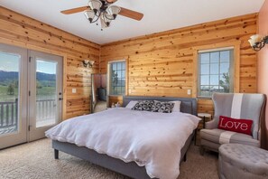 6 bedrooms, desk, iron/ironing board, travel crib