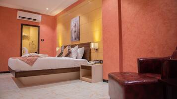 Superior kamer | Luxe beddengoed, bedden met traagschuimmatrassen, een minibar