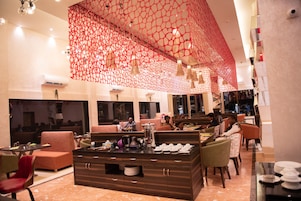 Se sirven desayunos, almuerzos y cenas; cocina local e internacional